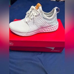 BIN women’s New Balance running shoes 8M